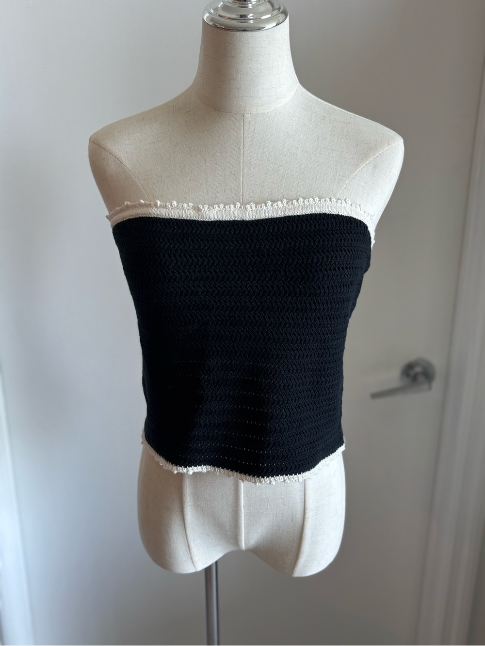 Abercrombie & Fitch Black Strapless Knit Tube Top with Cream Trim